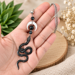 collier-serpent-charme-devenir-tenue-en-main