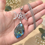 collier-lune-pentacle-labradorite-tenue-en-main