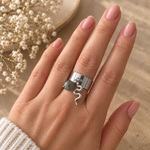 Bague-naissa-envoutement-argentée-portée