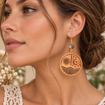 boucles-d-oreilles-aion-soleil-lune-et-pierre-naturelle-portée