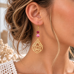 boucles-d-oreilles-dorées-nymea-lotus-portées