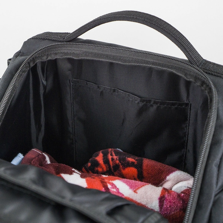 luxury-bag-07-upper-pocket_1200x