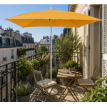 parasol rectangulaire sur balcon parisien