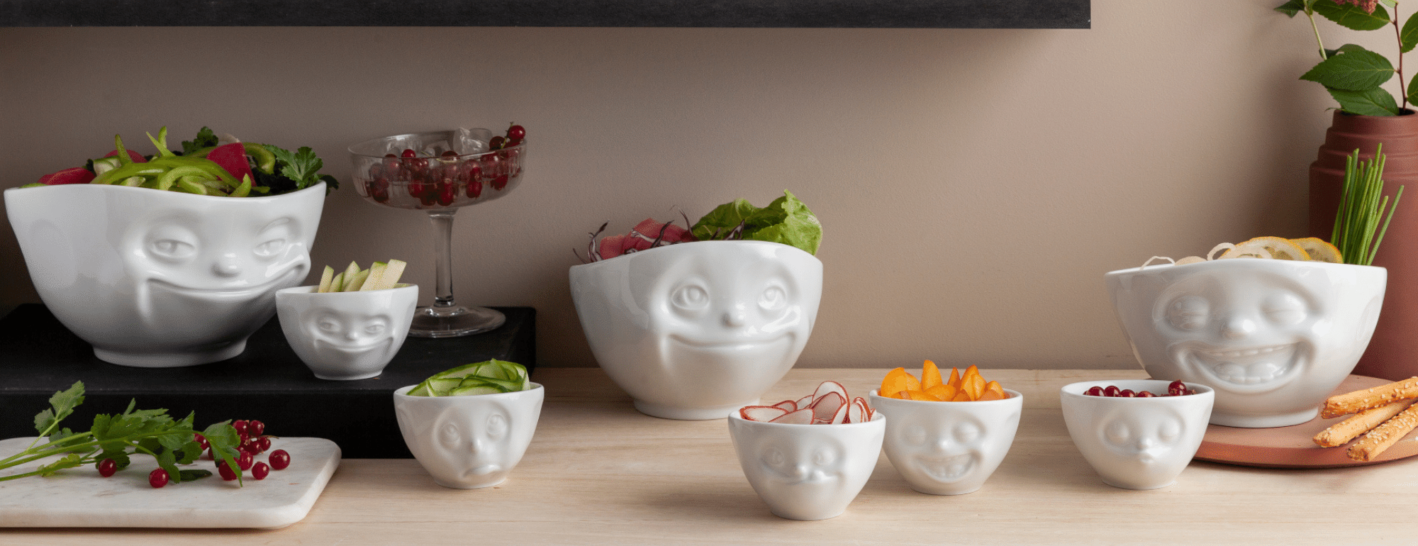 banniere tassen bols visage humeur differentes tailles salade et aperitifs