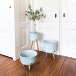 Up collection paniers ou cache-pots sur pied tressés par Handed by commerce équitable