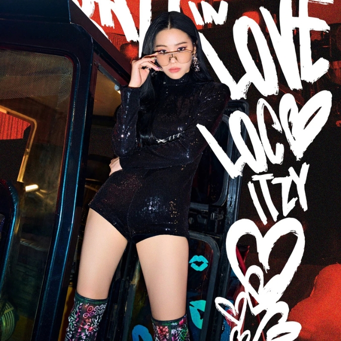 itzy-crazy-in-love-album-vol-1-version-ryujin-mkpop