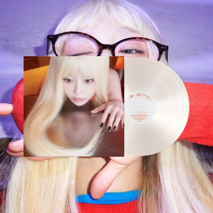 chuu-the-first-album-xo-my-cyberlove-lp-mkpop