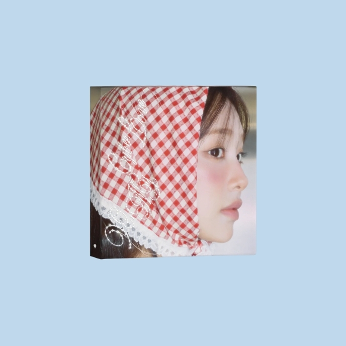 chuu-the-first-album-xo-my-cyberlove-love-VERSION-mkpop