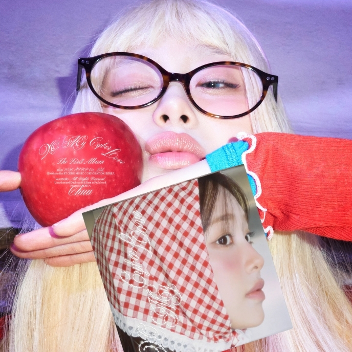 chuu-the-first-album-xo-my-cyberlove-love-mkpop