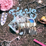 Hearts2Hearts-FOCUS-cover-Photobook-version-mkpop