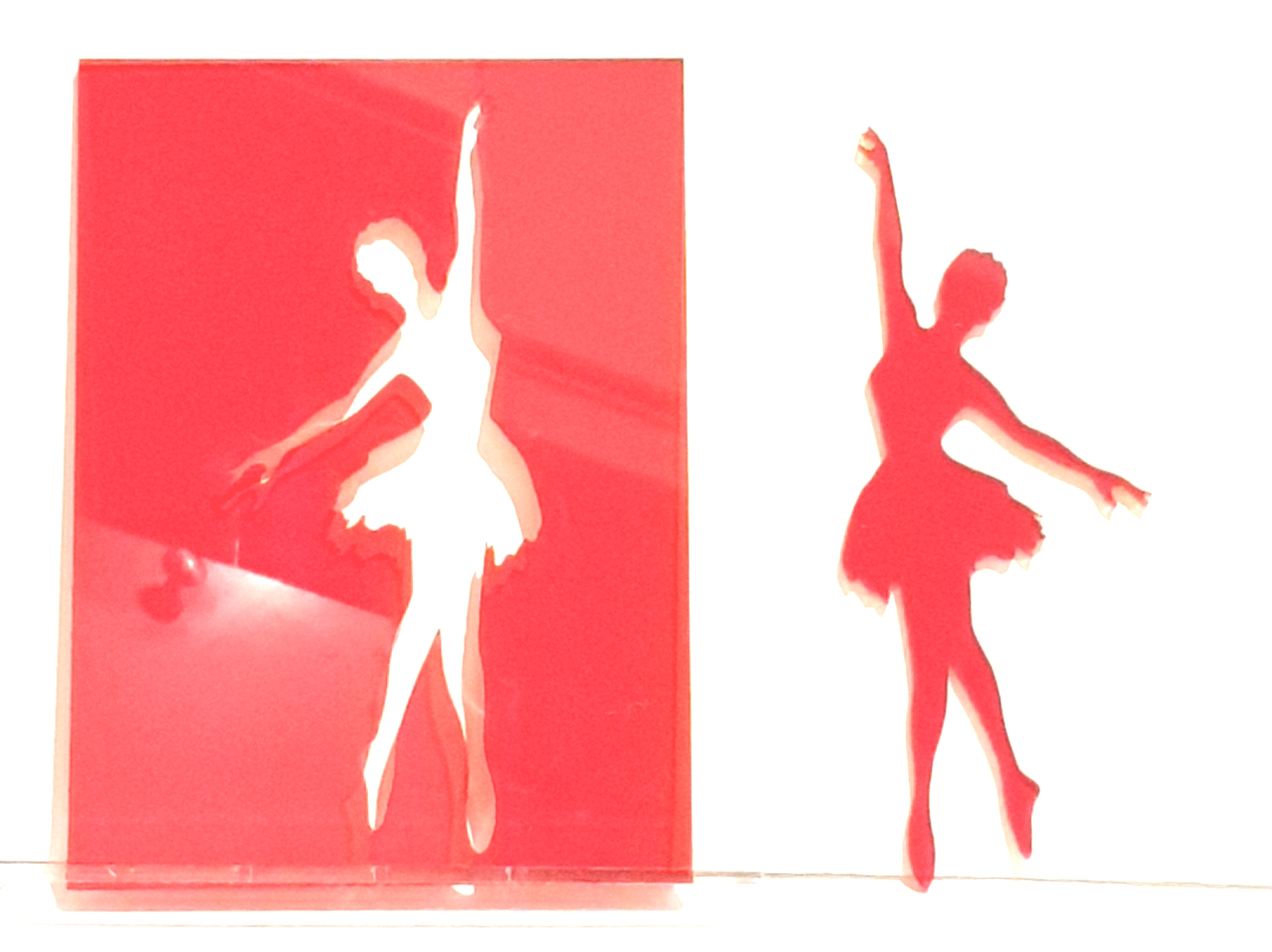 danseuse en reflet miroir par cristal d esquermoise agencement de vitrine