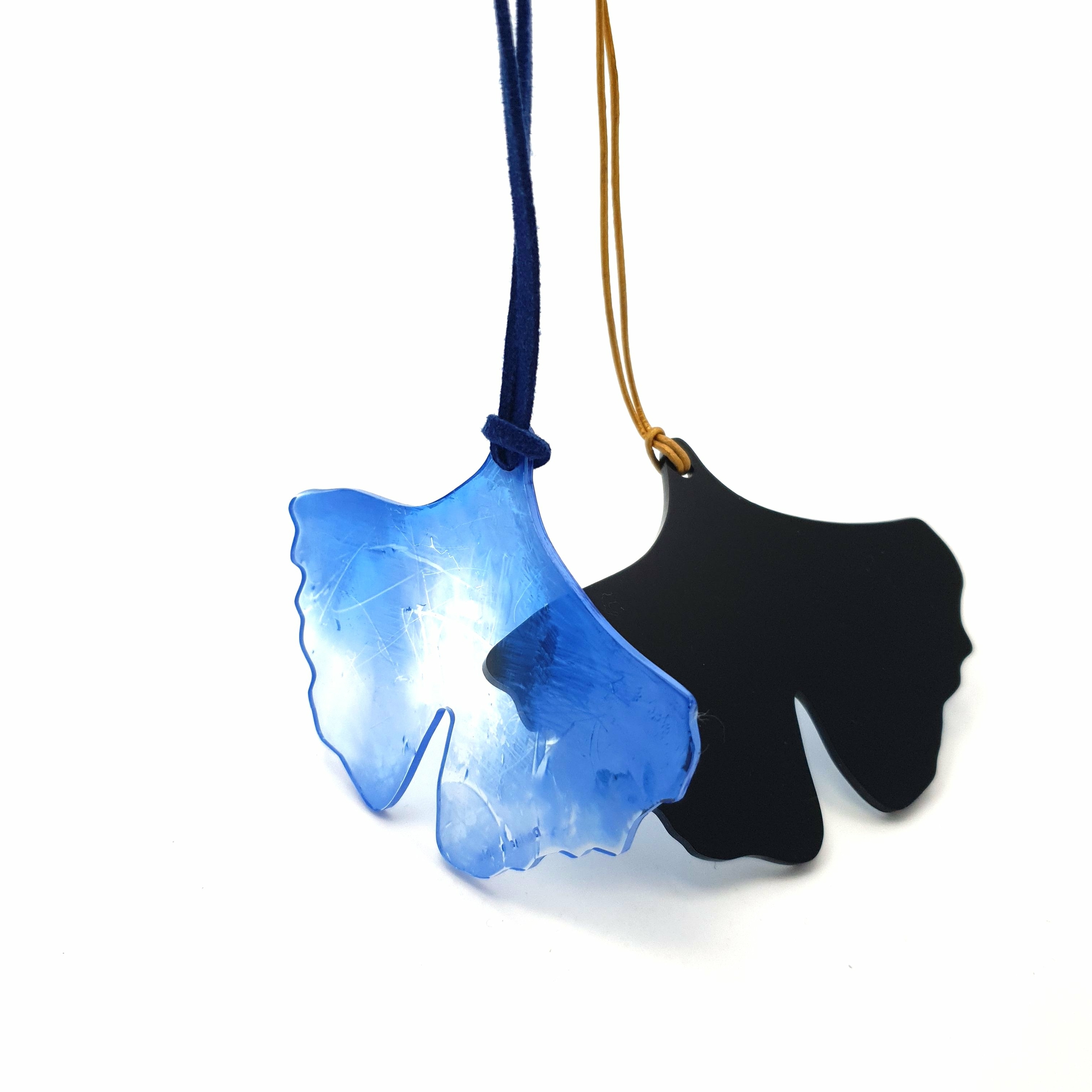 pendentifs ginkgo noir et bleu