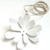 pendentif cristal d'esquermoise blanc en forme de fleur marguerite