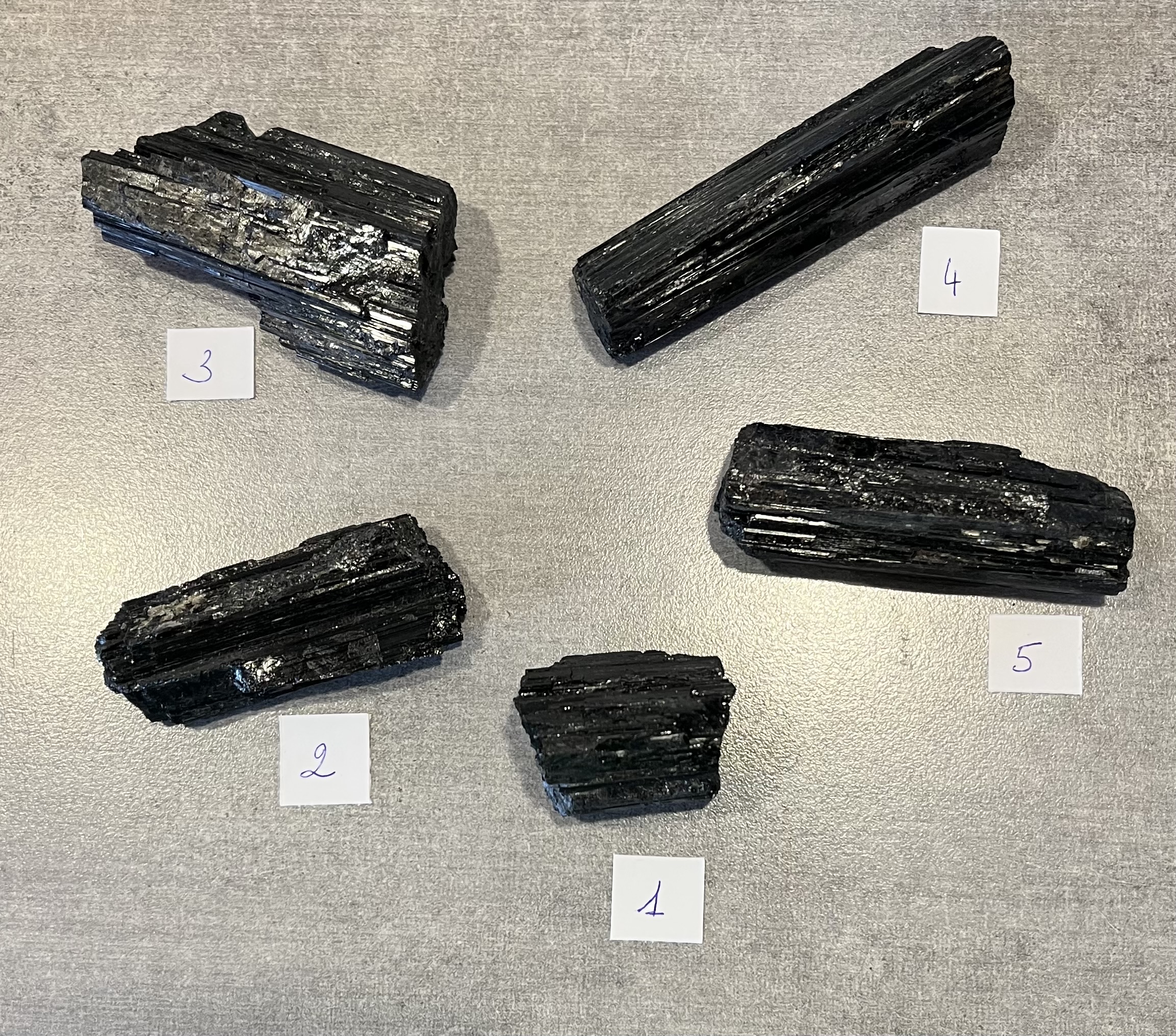 pierre brute tourmaline