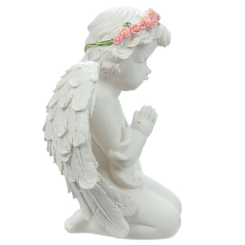 ange avec une couronne de roses