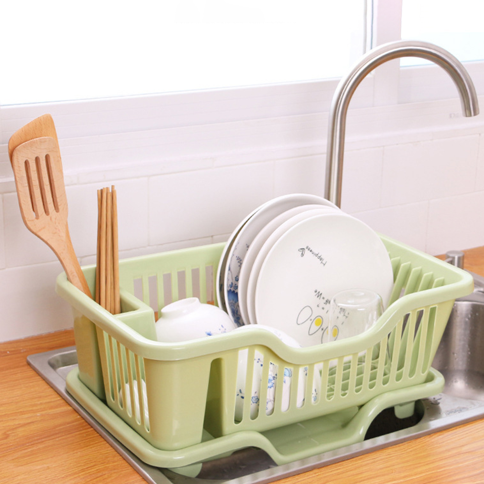 vier-de-cuisine-T1-au-dessus-de-l-vier-vaisselle-accessoire-pour-la-maison