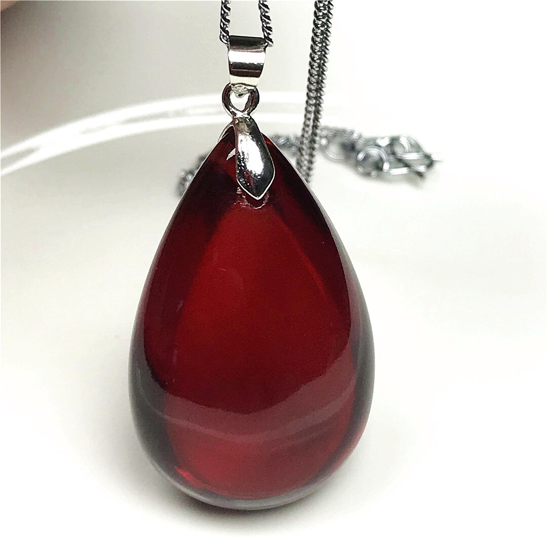 Pendentif-naturel-rouge-sang-ambre-bijoux-pour-femme-et-homme-cadeau-de-gu-rison-perles-35x21x12mm