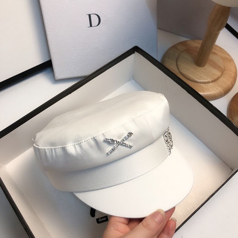 Fibonaci-chapeaux-pour-femmes-en-Satin-blanc-avec-strass-Alphabet-style-militaire-mode-d-contract-e