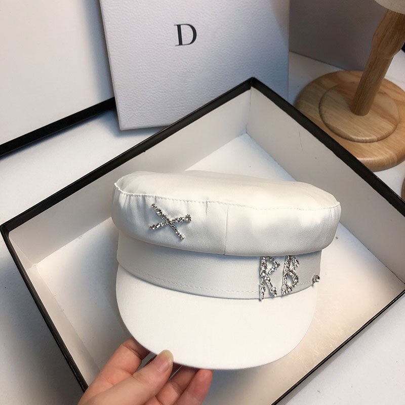 Fibonaci-chapeaux-pour-femmes-en-Satin-blanc-avec-strass-Alphabet-style-militaire-mode-d-contract-e