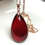 Pendentif-naturel-rouge-sang-ambre-bijoux-pour-femme-et-homme-cadeau-de-gu-rison-perles-35x21x12mm