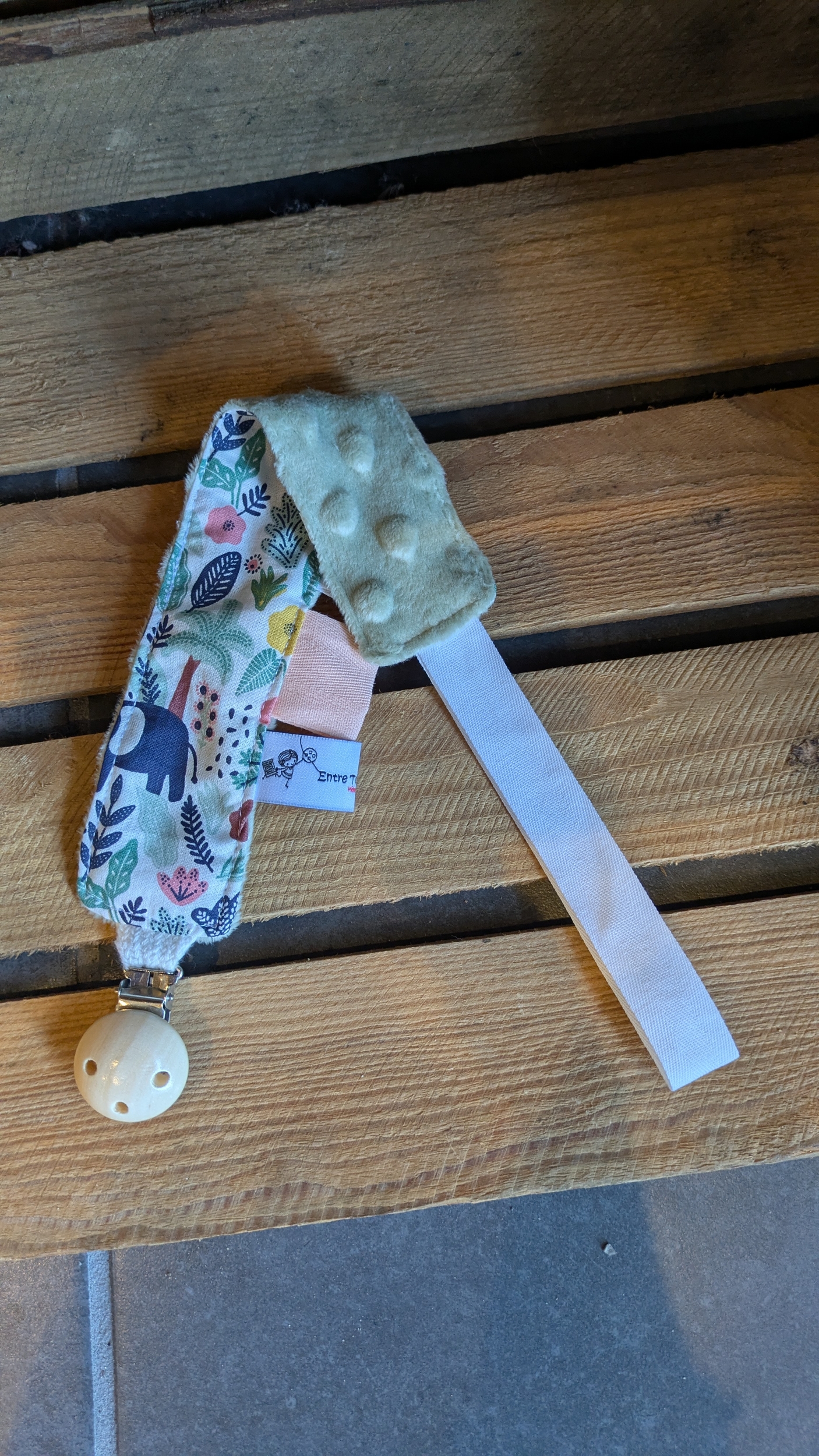 attache tétine
