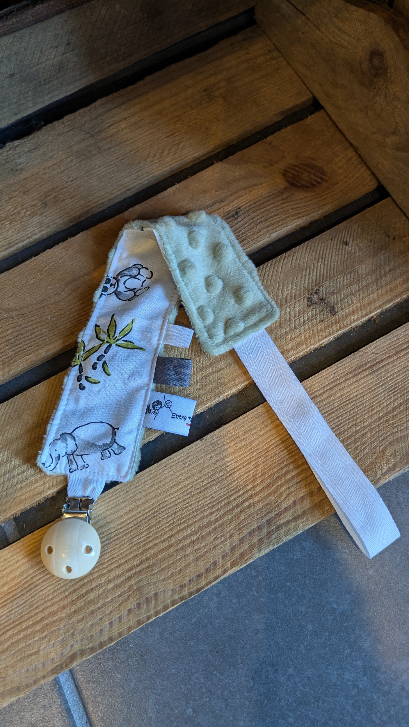 attache tétine