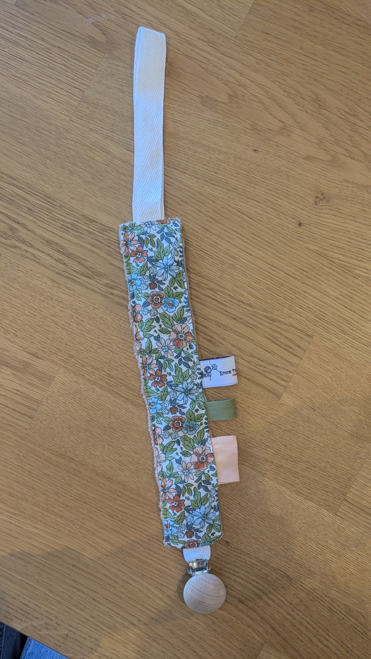 attache tétines