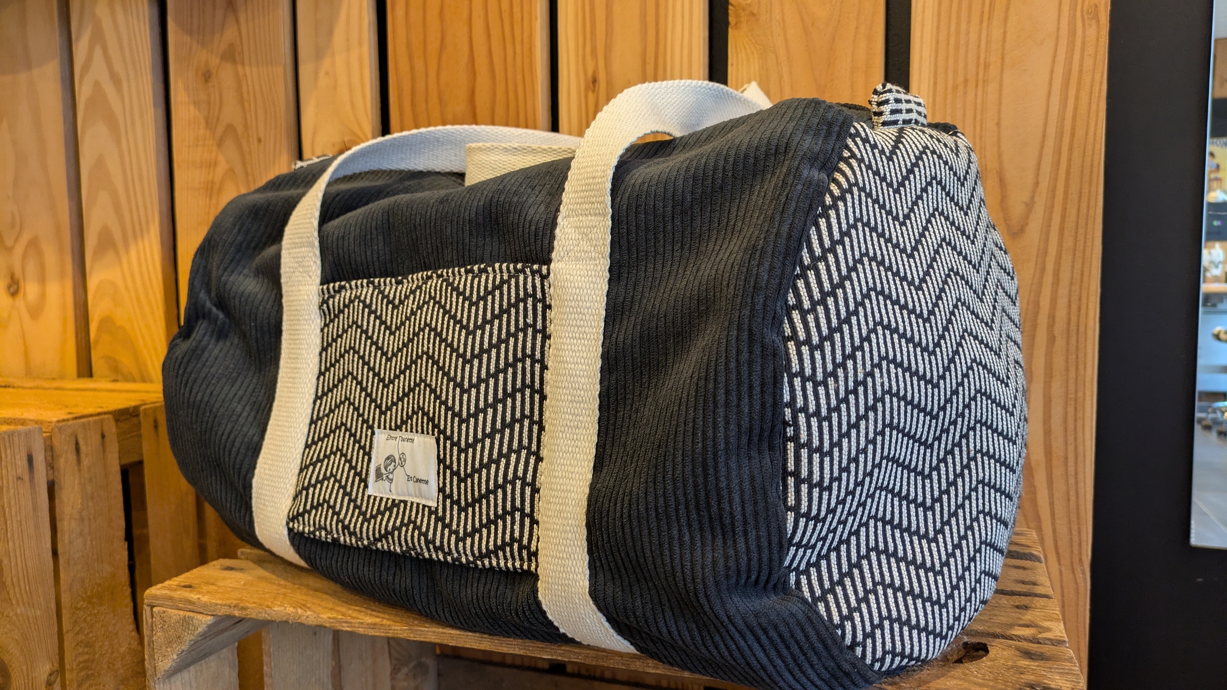 sac polochon black and white