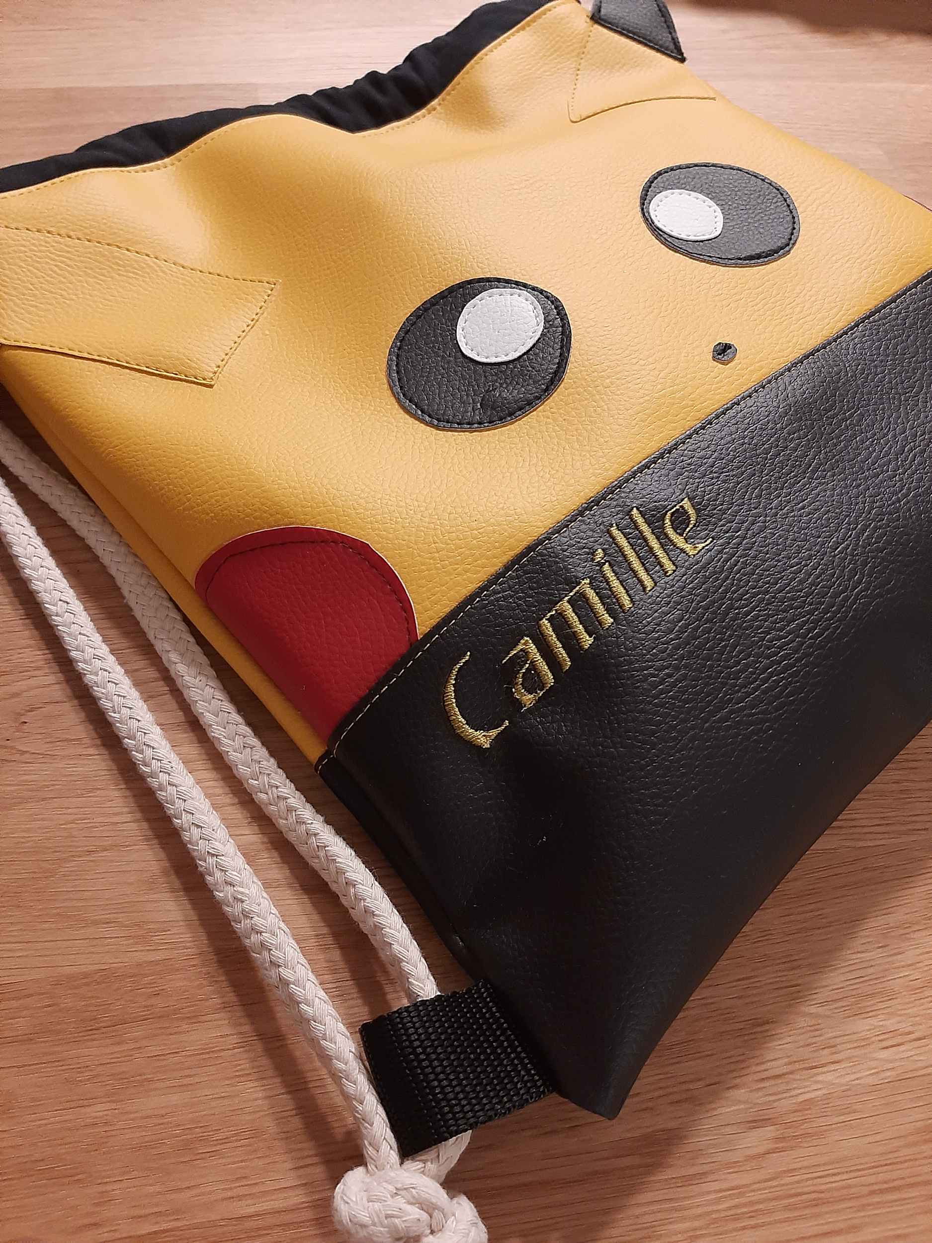 petit sac à dos enfant Pikachu brodé