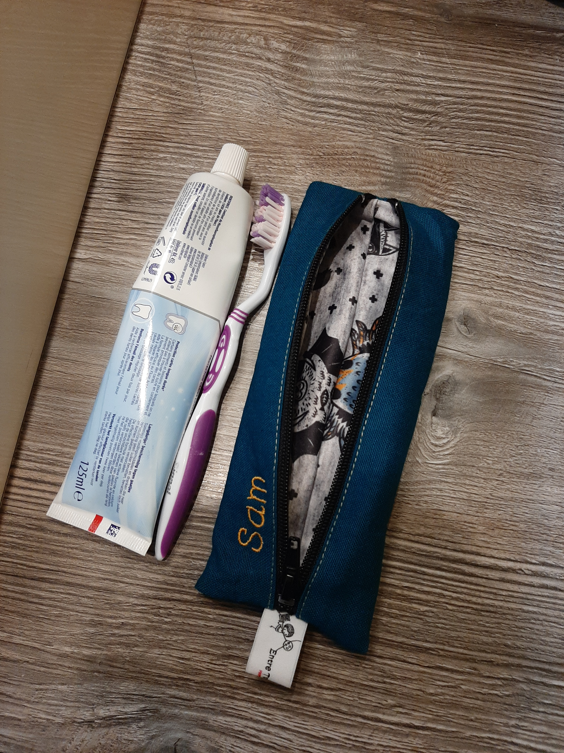 Mini trousse de toilette brodée