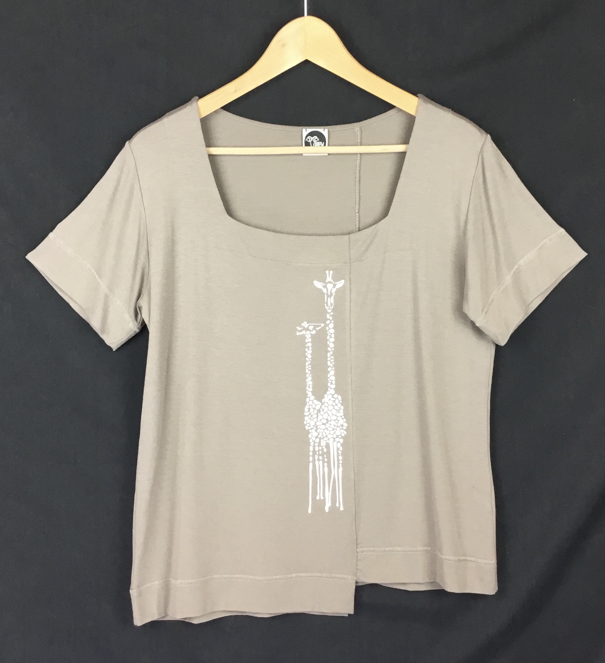t-shirt beige girafes
