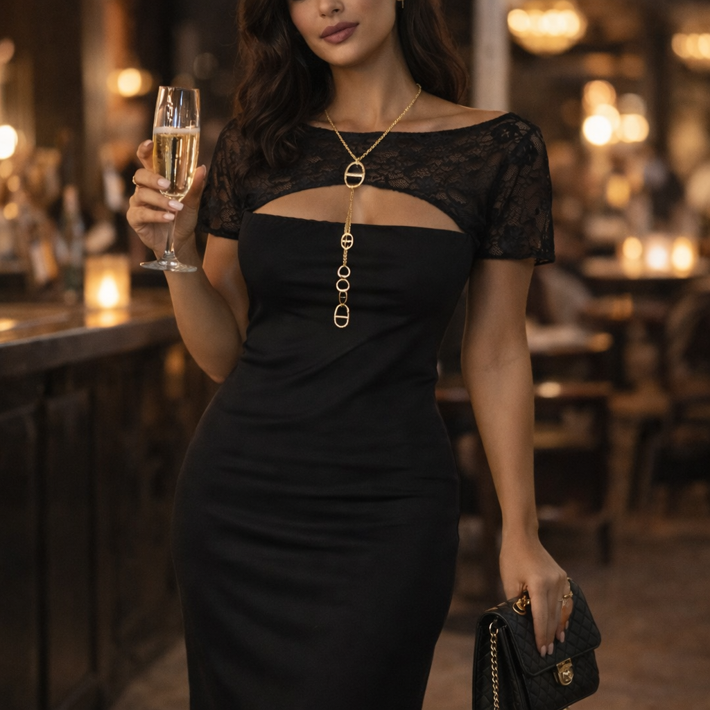 Ensemble noir dentelle porté face ambiance cosy chic