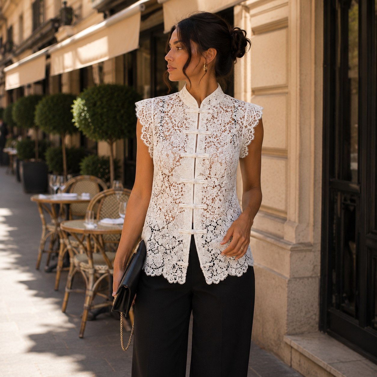 Blouse dentelle blanche femme élégante avec fermetures décoratives style asiatique taille unique du 34 au 42