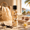 Brume parfumée Monoï Vanilla 250 ml aux notes gourmandes de vanille et monoï dans une ambiance vacances chic.