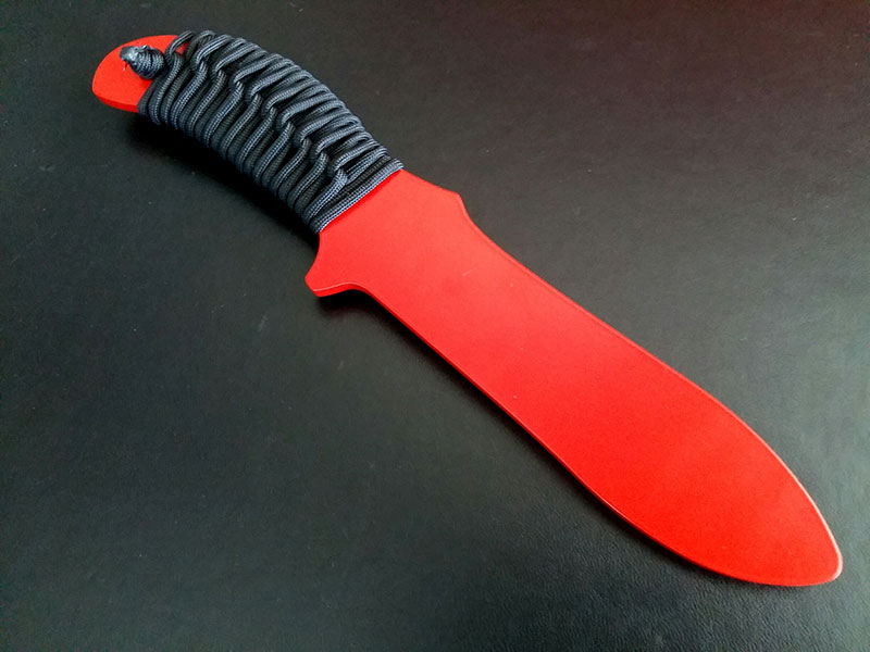 couteau blaklist rouge
