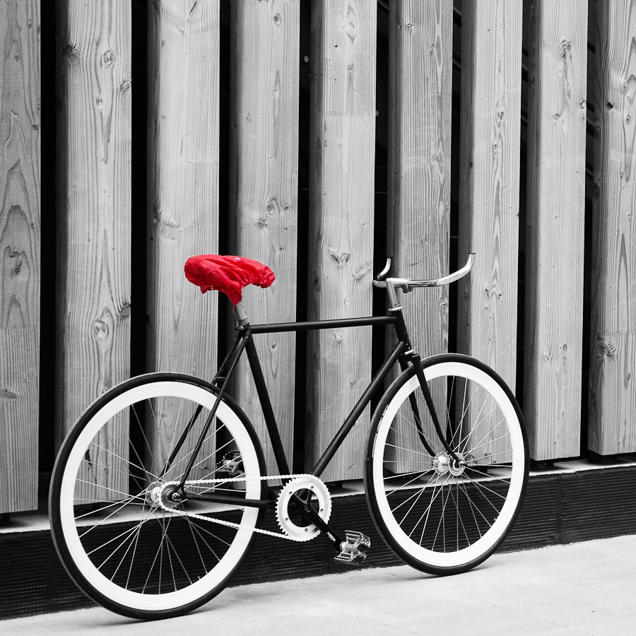 FESNET Protection pluie pour selle de vélo - Les accessoires de  trottinette/GANTS pour trottinette et Roue, VESTES de Pluie et visibilité -  Mobilityurban