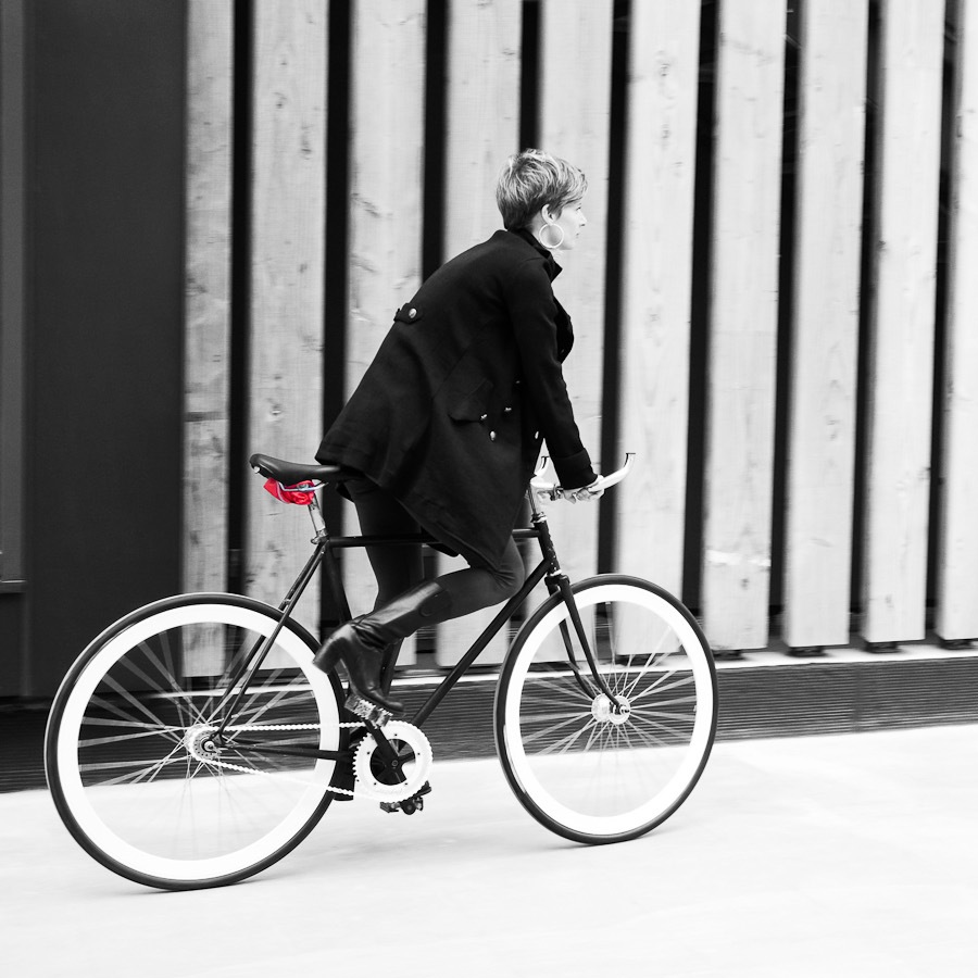 FESNET Protection pluie pour selle de vélo - Les accessoires de  trottinette/GANTS pour trottinette et Roue, VESTES de Pluie et visibilité -  Mobilityurban