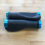 Poignée ergonomique  caoutchouc  bleue trottinette ÉLECTRIQUE noire
