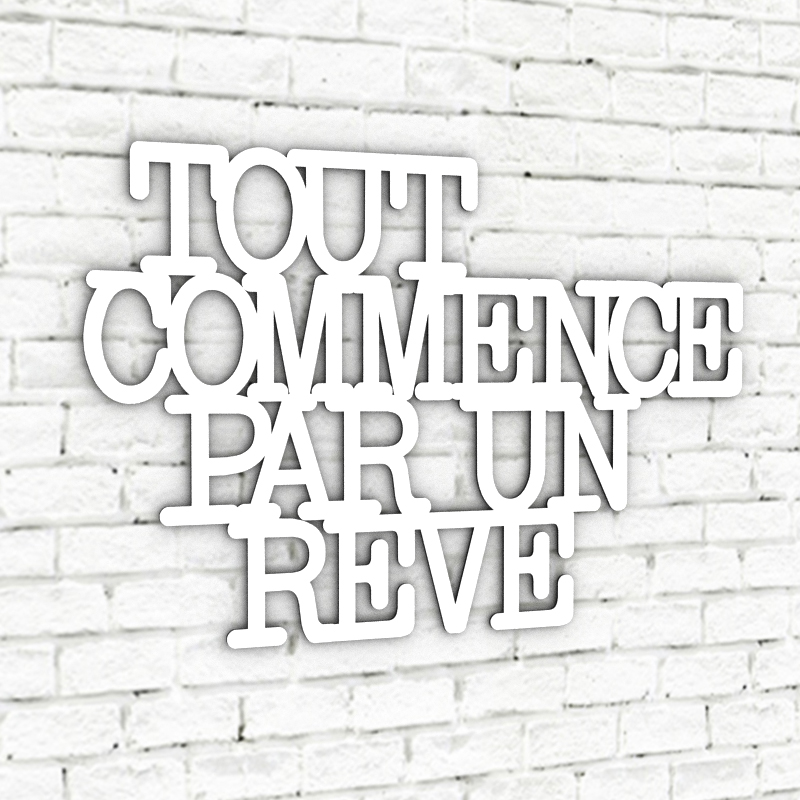 décoration-murale-métal-alu-blanc-citation-tout-commence-par-un-reve