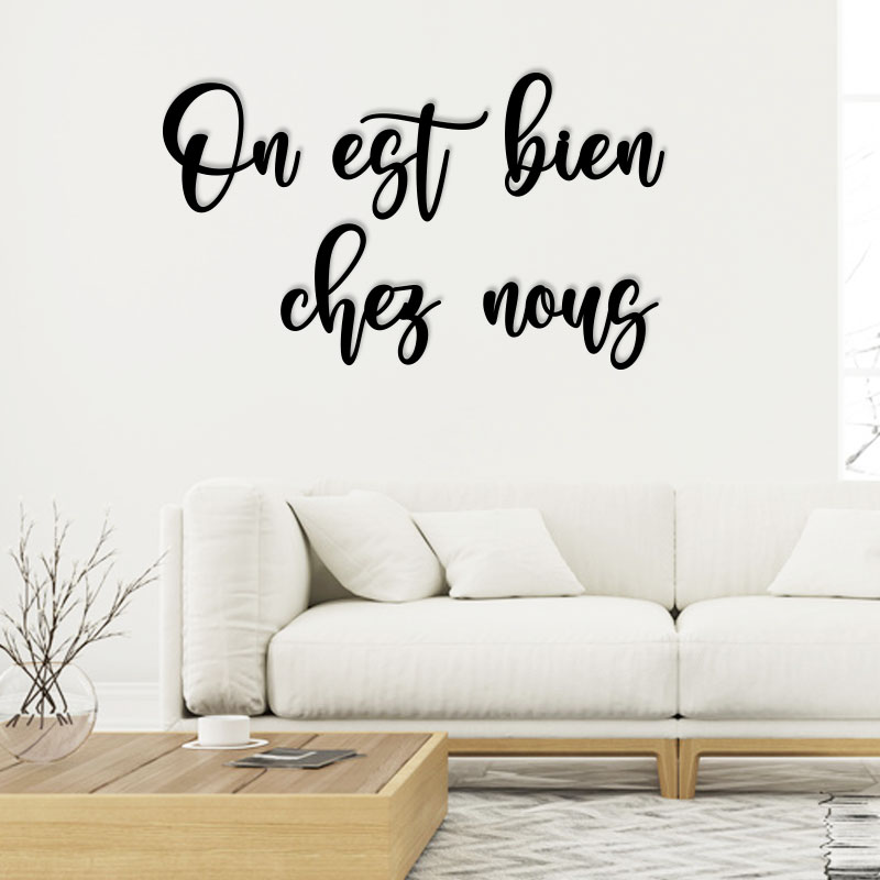 décoration-murale-métal-alu-noir-citation-bien-chez-nous