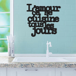 décoration-murale-métal-alu-noir-citation-amour-se-cuisine-tous-les-jours