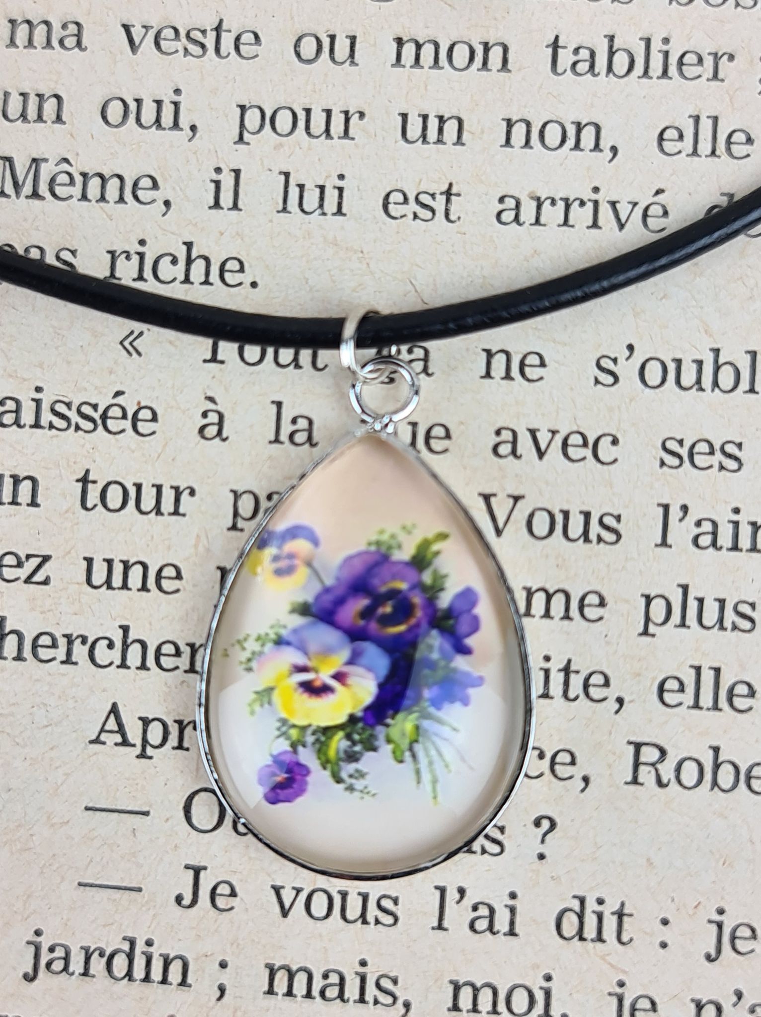 MNPEN008_pendentif-retro-style-vintage-victorien-pansies