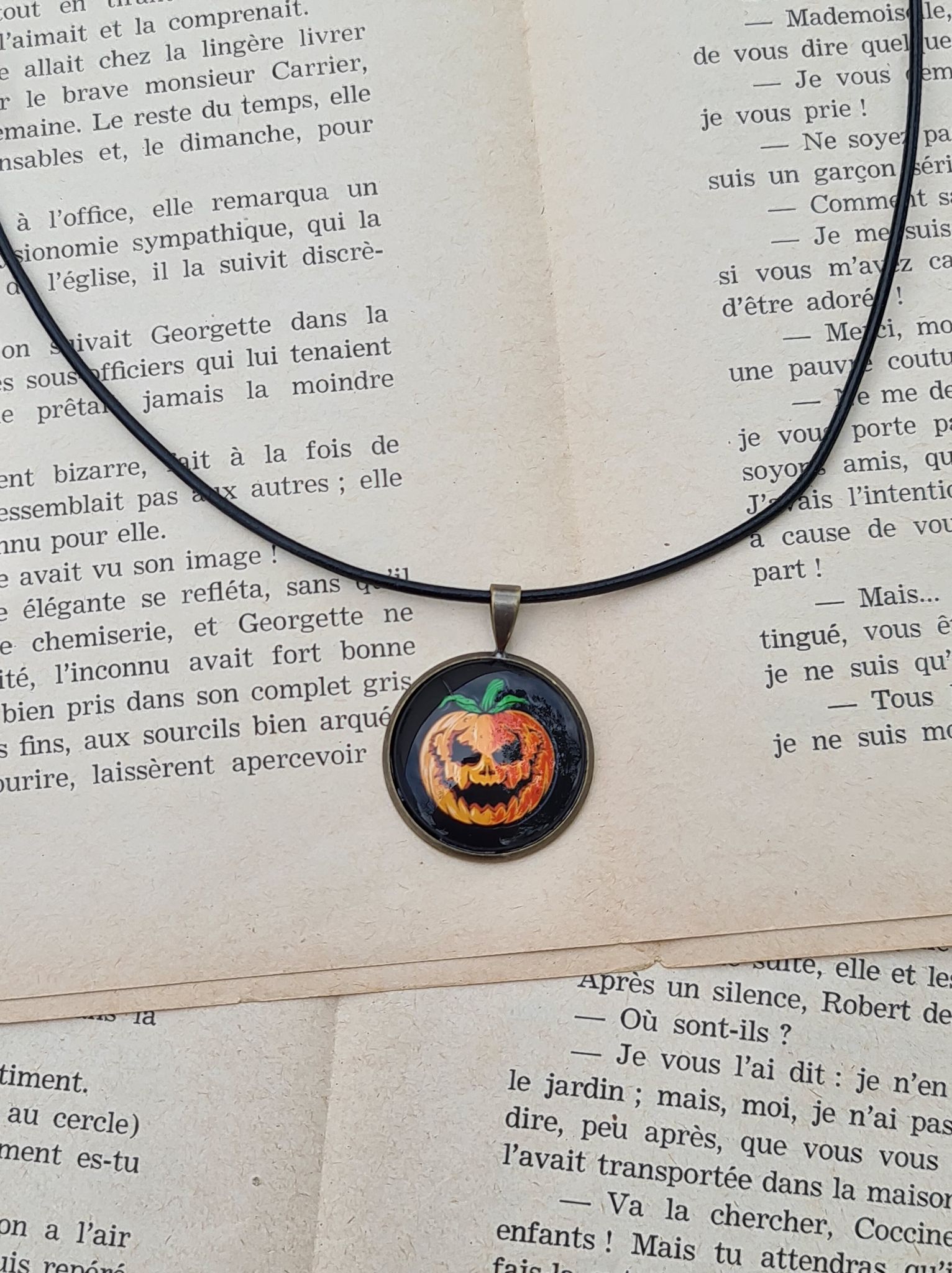 MNPEN011b_pendentif-retro-style-vintage-automne-creepy-pumpkin