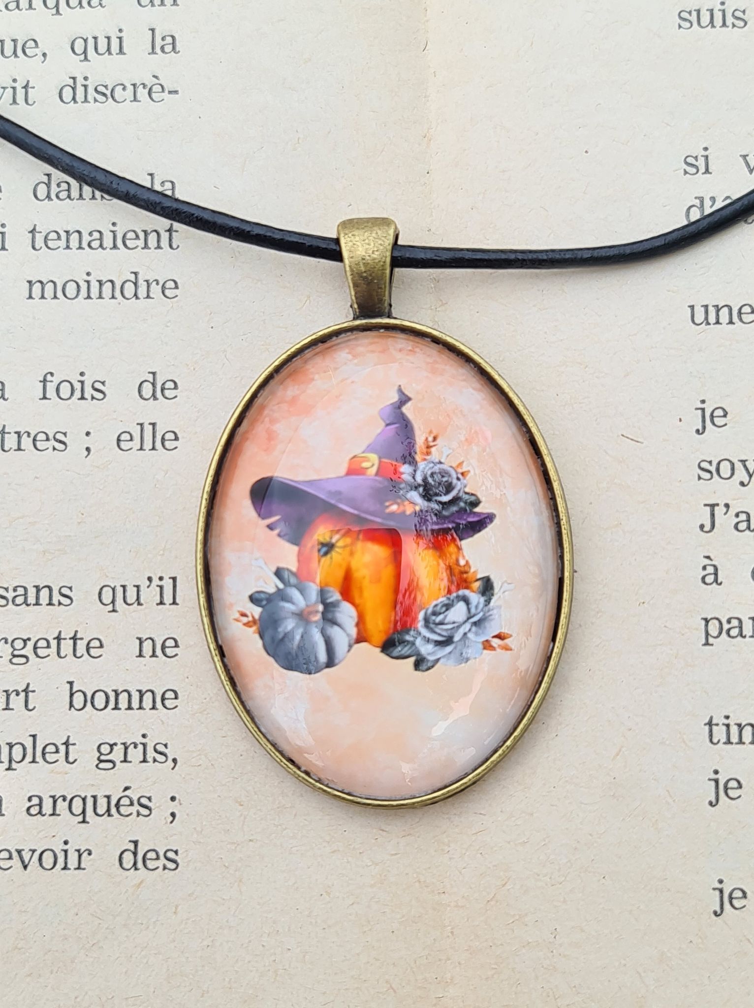 MNPEN012_pendentif-retro-style-vintage-automne-pumpkin-witch