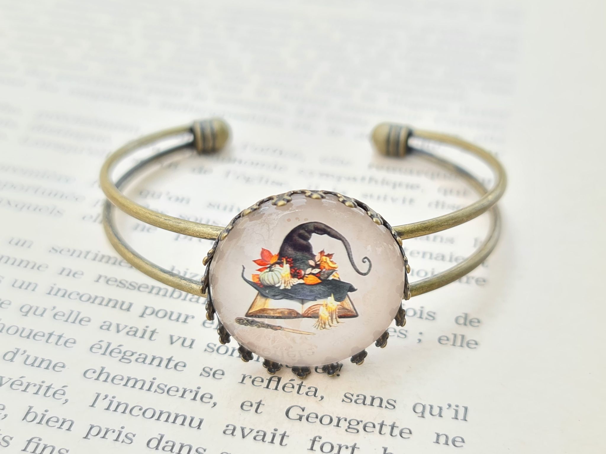 MNBRA005_bracelets-retro-style-vintage-victorien-automne-witch-hat
