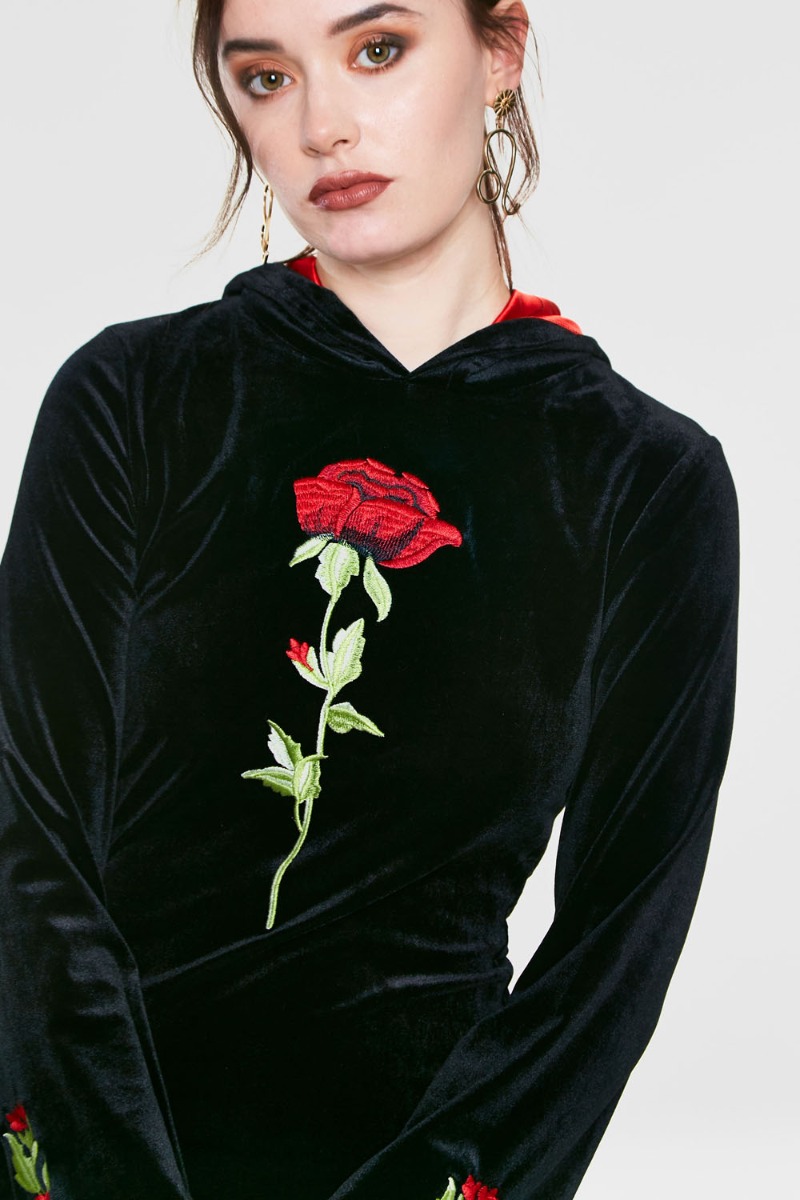 rose-embroidery-velvet-hoodie-hla-4082-04.755.jpg.pagespeed.ce.-wgfk7iduc
