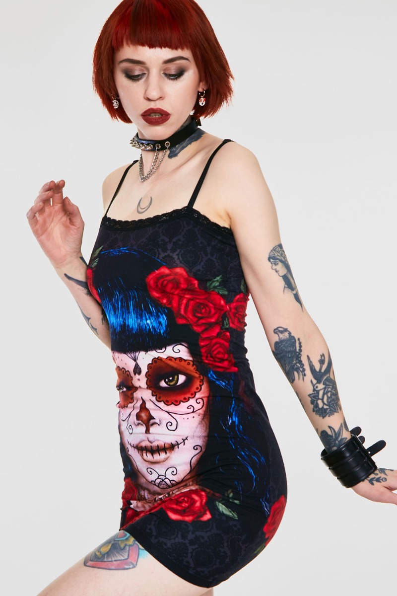deadly-dame-day-of-the-dead-dress-dra-8179-03.724.jpg.pagespeed.ce.muwhdho-ke