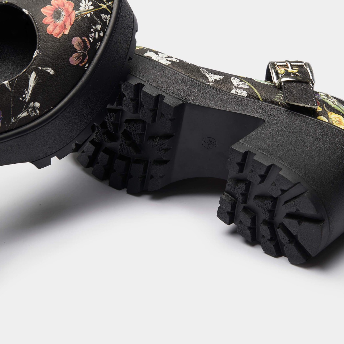 kfnd68bbbb_chaussures-mary-jane-plateforme-gothique-glam-rock-tira-floral