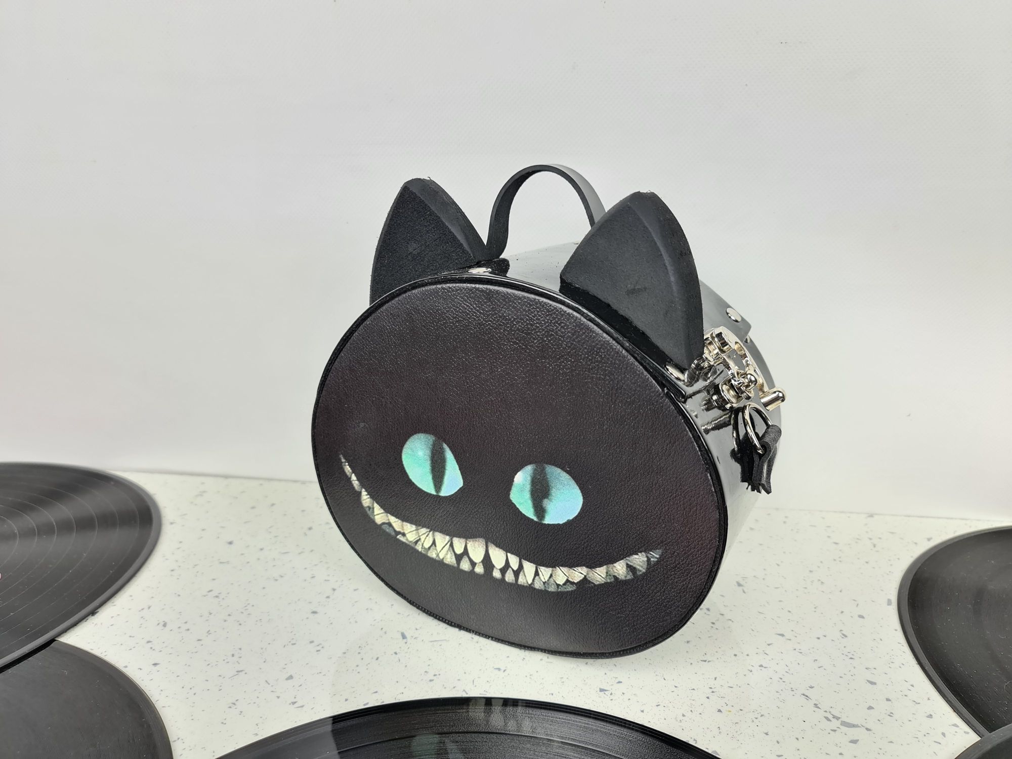 Sac A Main Alice Chat Du Cheshire Accessoires Sac A Main Porte Feuille Belldandy Sac A Main Alice Chat Du Cheshire Accessoires Sac A Main Porte Feuille Belldandy