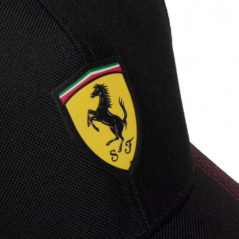 Casquette Scuderia Ferrari noir vue zoom logo et visière